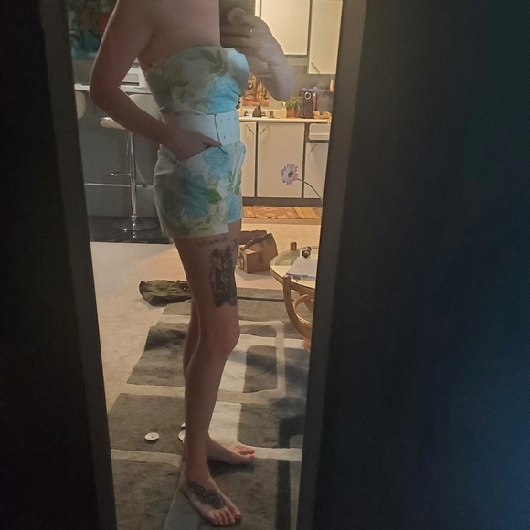 Elegant romper w/pockets and detachable belt. - Picture 2 of 6